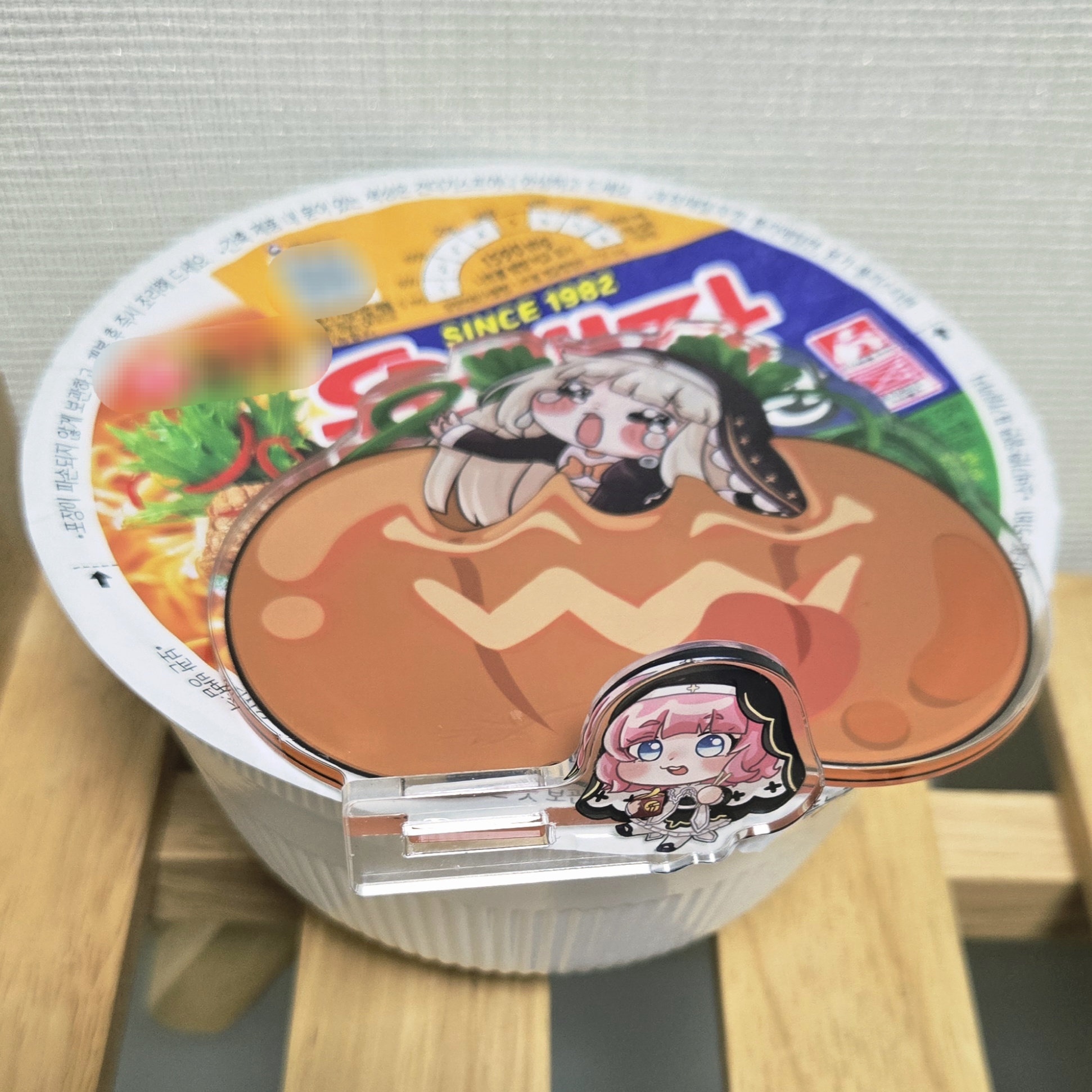 크레페와 스핔이의 컵라면 뚜껑 덮개